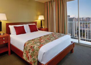 Aqua_PacificMonarch1BedroomKitchenBedroom-600px