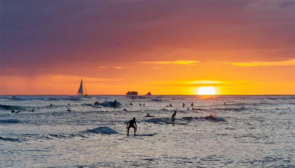Who should visit Oahu
